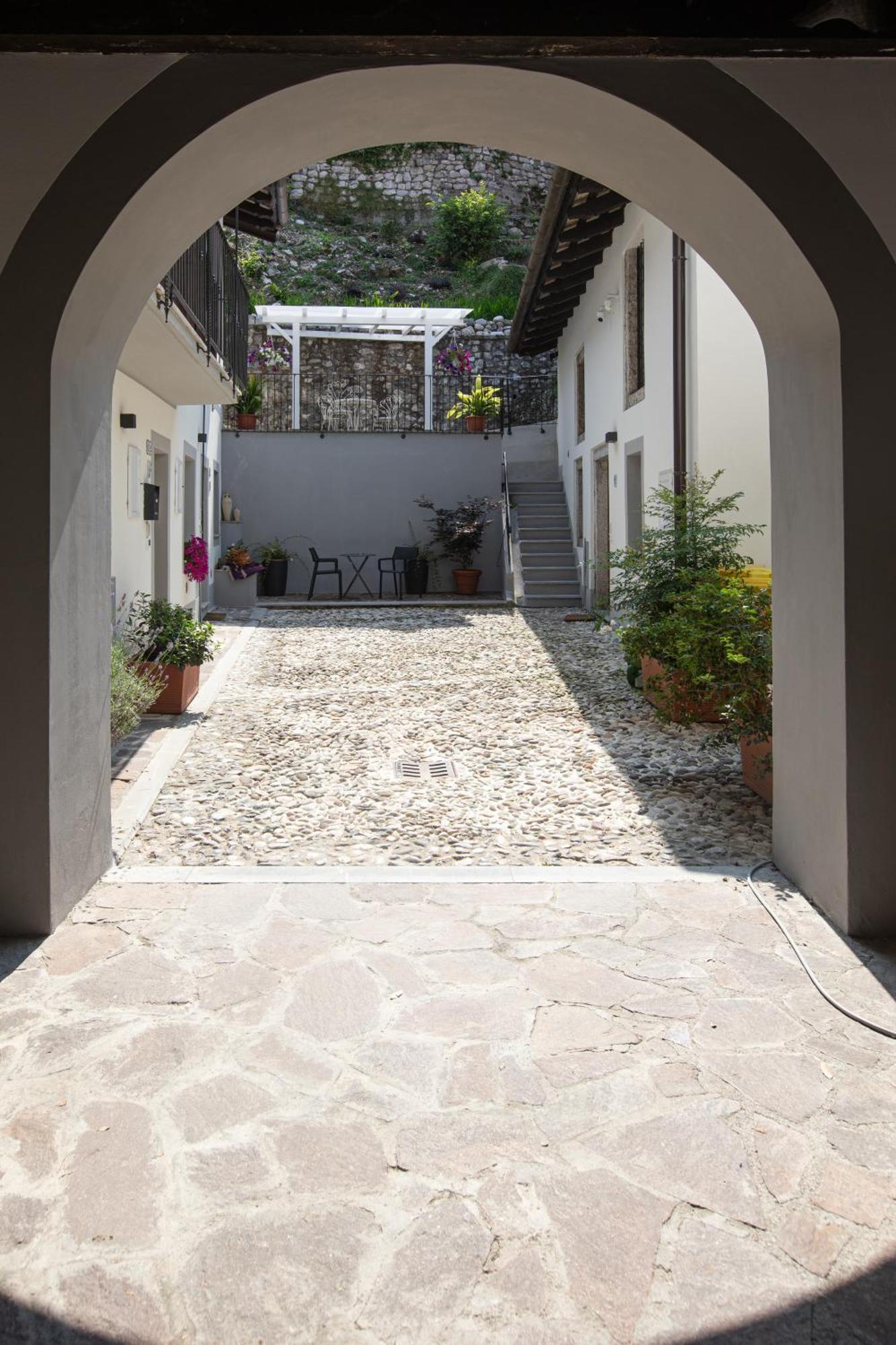 Ai Priori Aparthotel Gemona del Friuli Bagian luar foto
